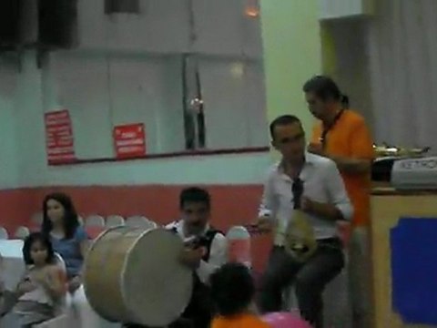 Azdavaylı kemaneci turhan şükürün düğünü kemaneci hikmet (2)