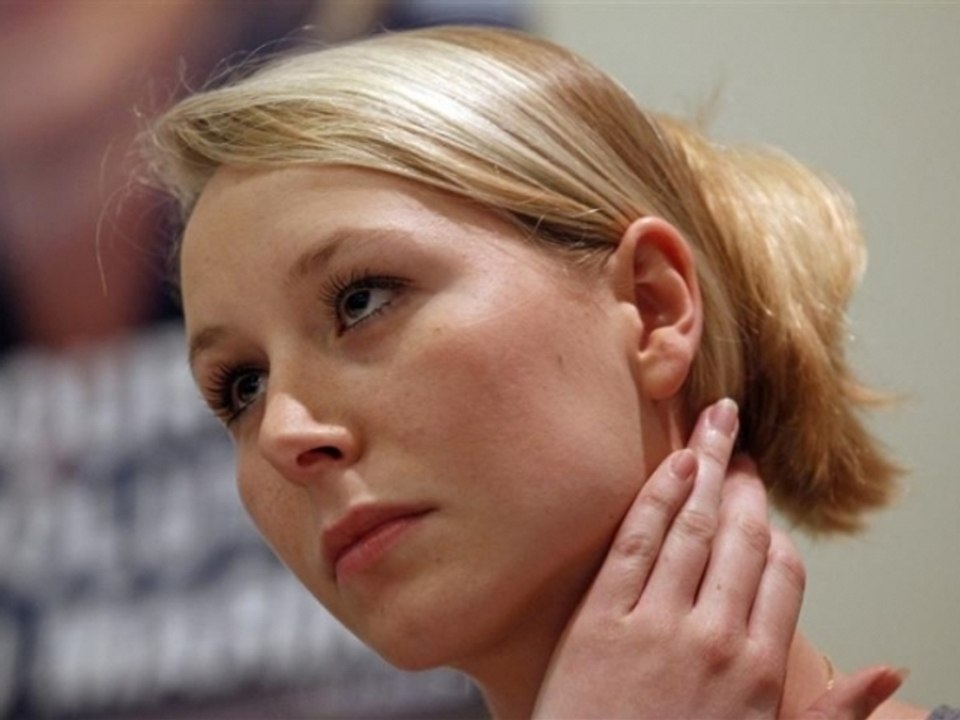 ZAPPING ACTU DU 27/06/2012 - Marion Maréchal-Le Pen, peu lui serrent la main à l'Assemblée