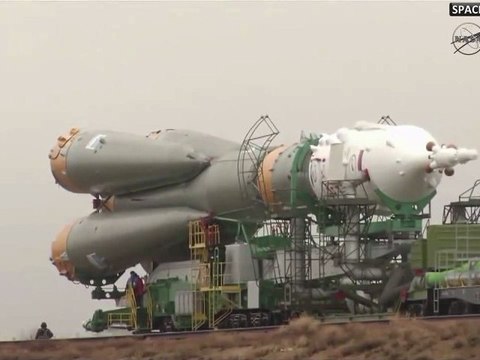 [ISS] Expedition 27 TMA-21 Spacecraft & Boosters Move to Launch Pad