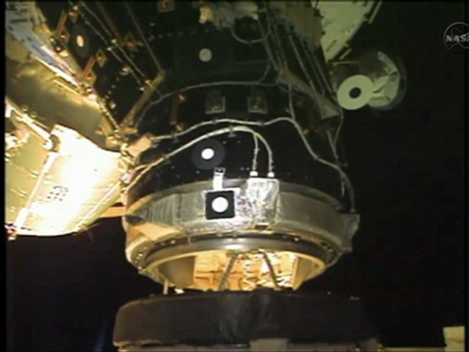 [STS-134] Shuttle Endeavour Docks to ISS For Final Time