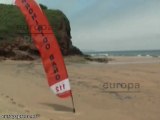 Limpian las playas tras el vertido en Asturias