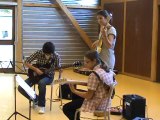 M2U01079 Blues 2 . Trio 2 guitares electriques et 1 basse - Audition des élèves des Ateliers Musicaux de Scy Chazelles en mai 2012