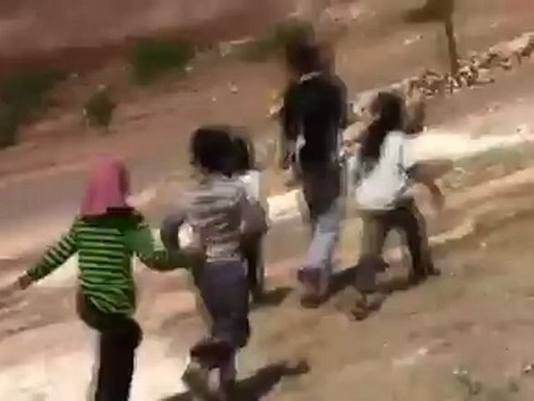 Syria فري برس حماه المحتلة جبل شحشبو حالة ذعر أثناء القصف 27 6 2012 Hama