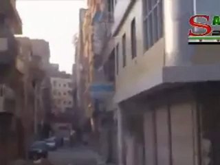 Syria فري برس ديرالزور الجيش الحر يحاول إخلاء الشهداء بكل طاقته  والقناصين يستهدفونهم 26 6 2012 Deirezzor