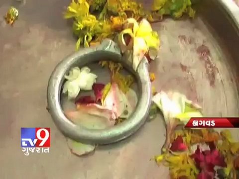 Tv9 Gujarat - Mysterious footprints in Khodal Dham, Kagwad