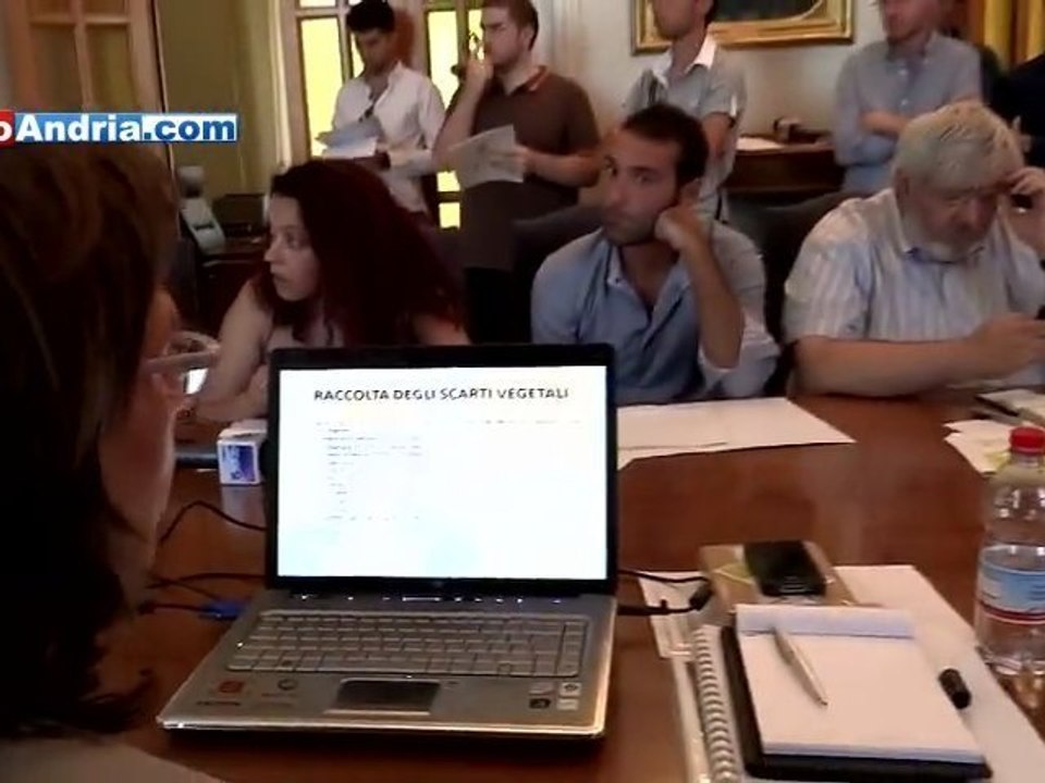 Andria: presentato il nuovo servizio di raccolta rifiuti "Porta a Porta" - la conferenza stampa