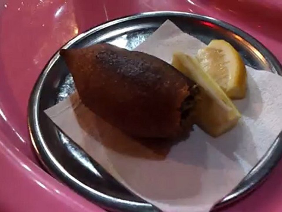 ayşe ikra garson çağırıyor