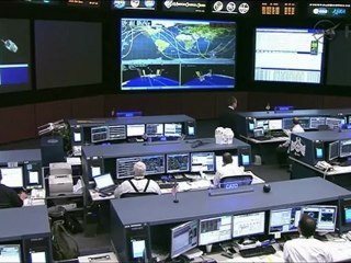 [SpaceX] Dragon Fly Under of the International Space Station