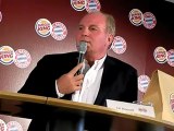 Uli Hoeneß stellt  BURGER KING / FC Bayern Kooperation vor (2009)