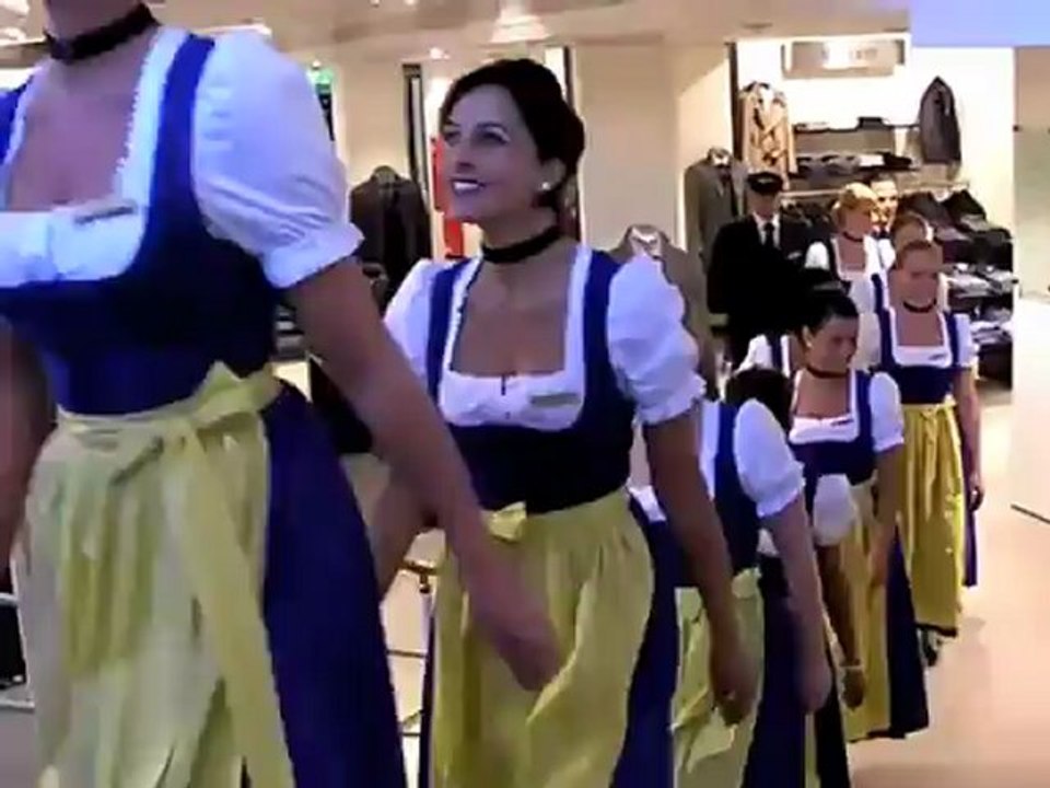 Lufthansa Oktoberfest Trachtencrew 2009 wurde eingekleidet