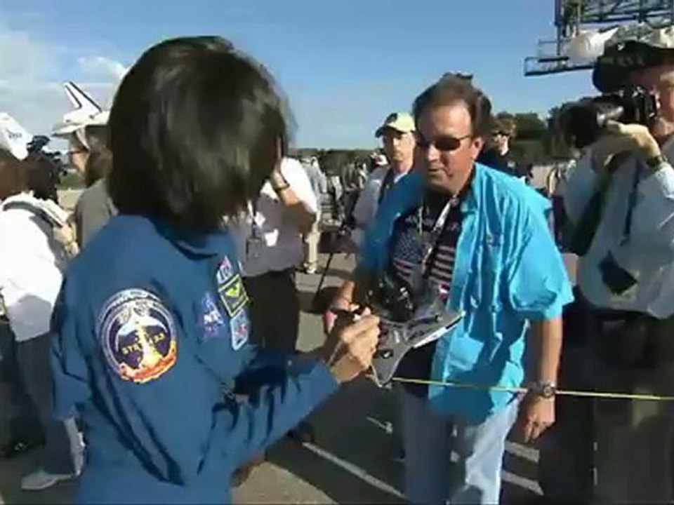Sunday Morning: Shuttle Discovery Backs Out Of Mate/Demate Device at KSC