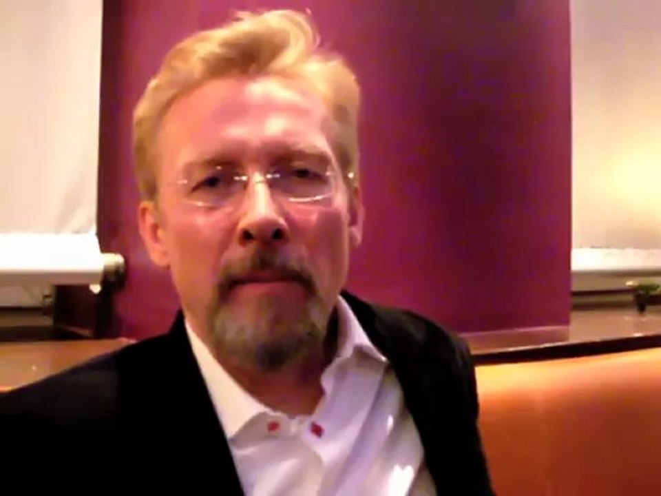 Chris Bangle Ausstellung 'Autokunst' im Münchner Forum Cafe