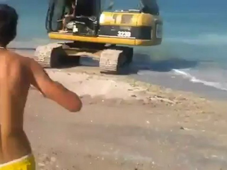 Como brincam os russos na praia