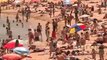 Las playas de Barcelona llenas con la ola de calor