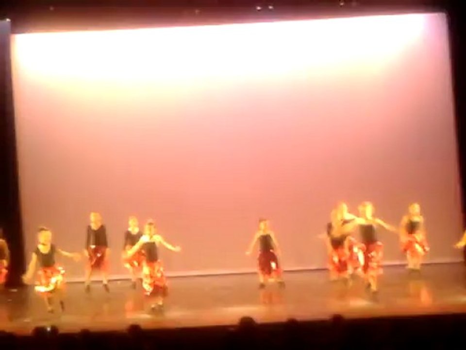 GALA de DANSE JAZZ ATTITUDE EMMA et ses Petites camarades (2ème Danse) au Théâtre de Grasse 26 JUIN 2012