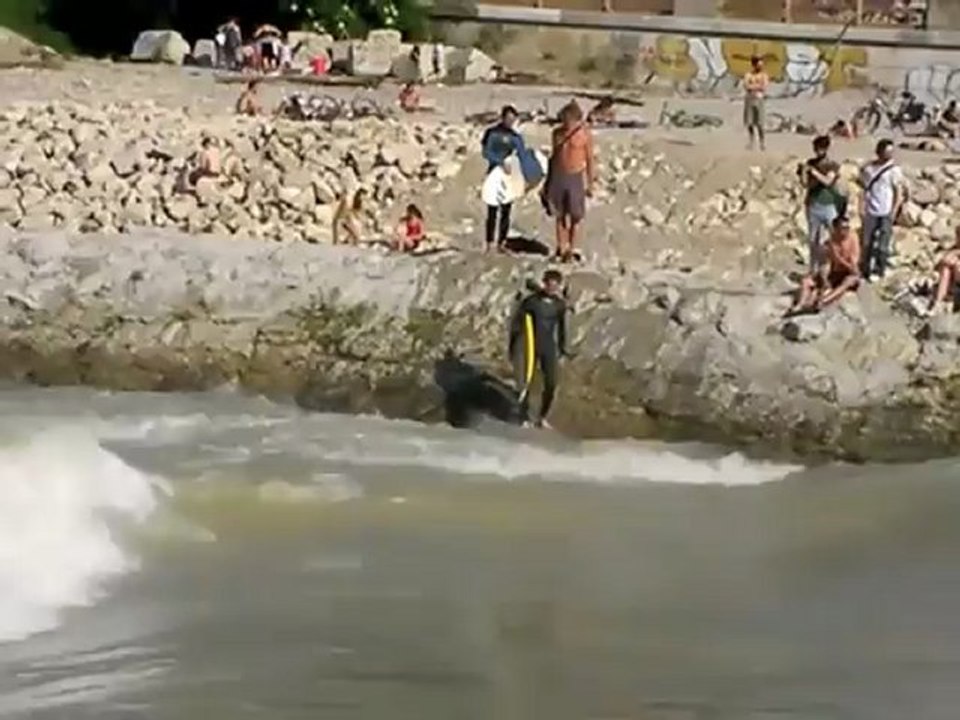 Isar River Surfing @ Reichenbachbrücke München / Munich