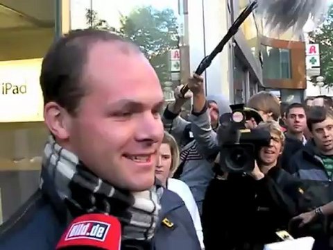 iPad 1 Verkaufsstart @ Apple Store München. Erste Käufer 28.05.2010 (iPad Munich)