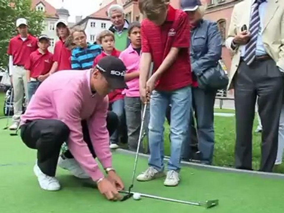 Martin Kaymer: Putten bei 'Golf für alle' in München auf dem Marienhof