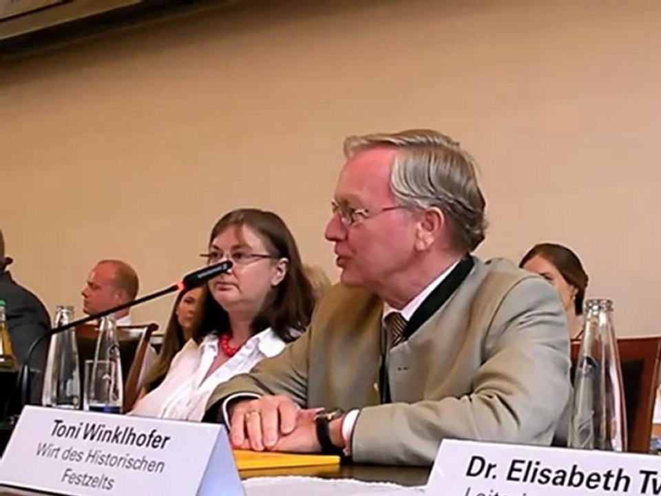 Historisches Oktoberfest 2010 - Essen & Trinken im Festzelt der Jubiläumswiesn