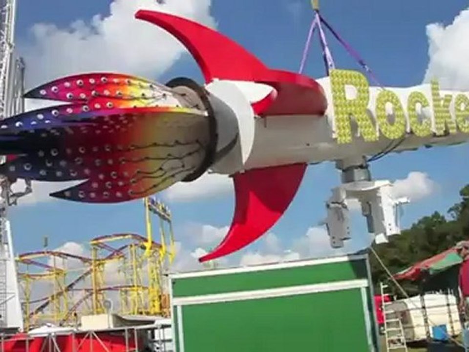 Oktoberfest Aufbau 11.09.2010: Rocket von M. Goetzke hebt ab...