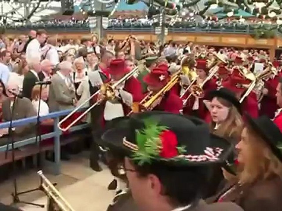 Oktoberfest 2010 - vor dem Anzapfen im Schottenhamel Zelt