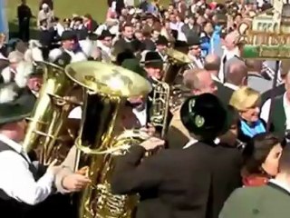 Standkonzert der Wiesnkapellen 2010: OB Christian Ude, Bayernhymne und Ausmarsch