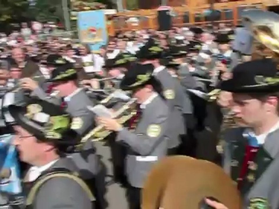 Böllerschützen unter der Bavaria 2010