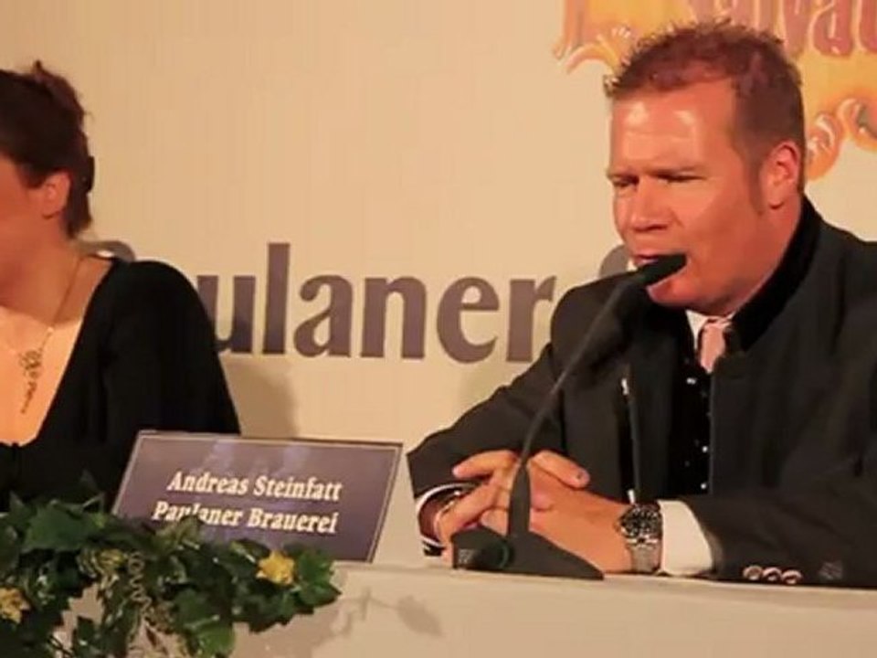 Salvatorprobe 2011: A Mama schimpft halt anders! - Luise Kinseher derbleckt am Nockherberg