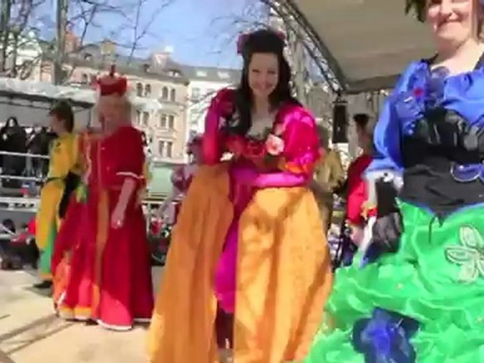 Tanz der Marktfrauen 2011 am Faschingsdienstag auf dem Viktualienmarkt