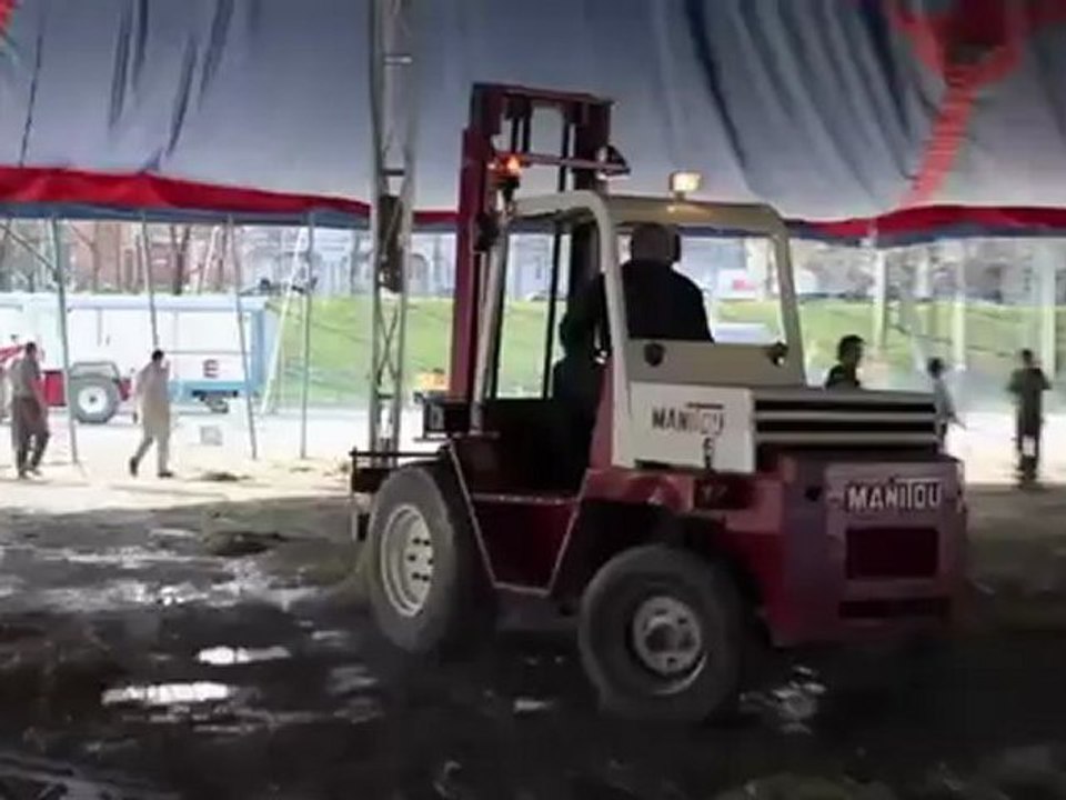 Circus Krone Sommerprogramm 'Celebration' - Aufbau des Zirkuszeltes am 28.03.2011