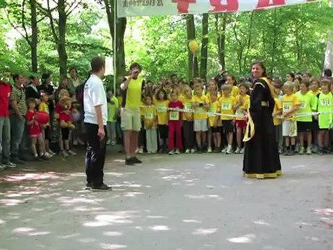 Kinderläufe und Gaudistaffel beim 4. Münchner Kindl Lauf 2011 im Englischen Garten