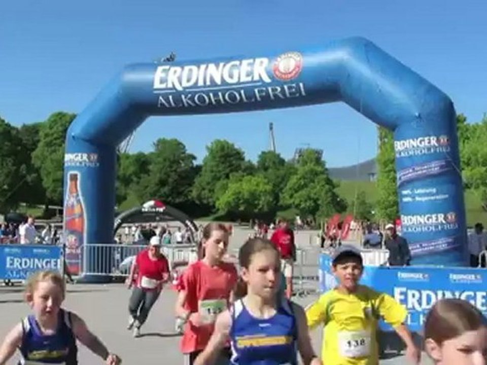 Kinderlauf beim halbmarathon münchen 2011 im olympiapark am 08.05.2011