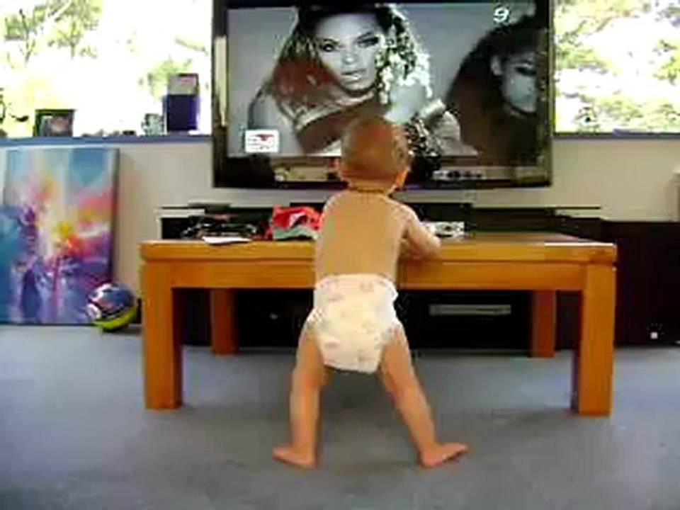 Bébé danse Beyonce