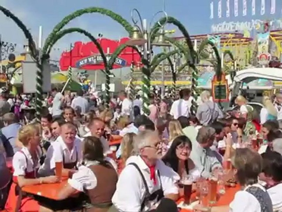 Münchner Weißbiergarten am Familienplatzl  @ Oktoberfest 2011 (Radlinger)