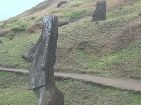 RAPA NUI- ile de Pâques: Carrière ou l'ont sculpté les moai