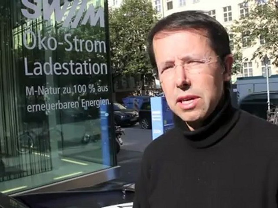 Tesla 10.000 km Rekordfahrt 'Tesla goes East' macht Tankstopp in München