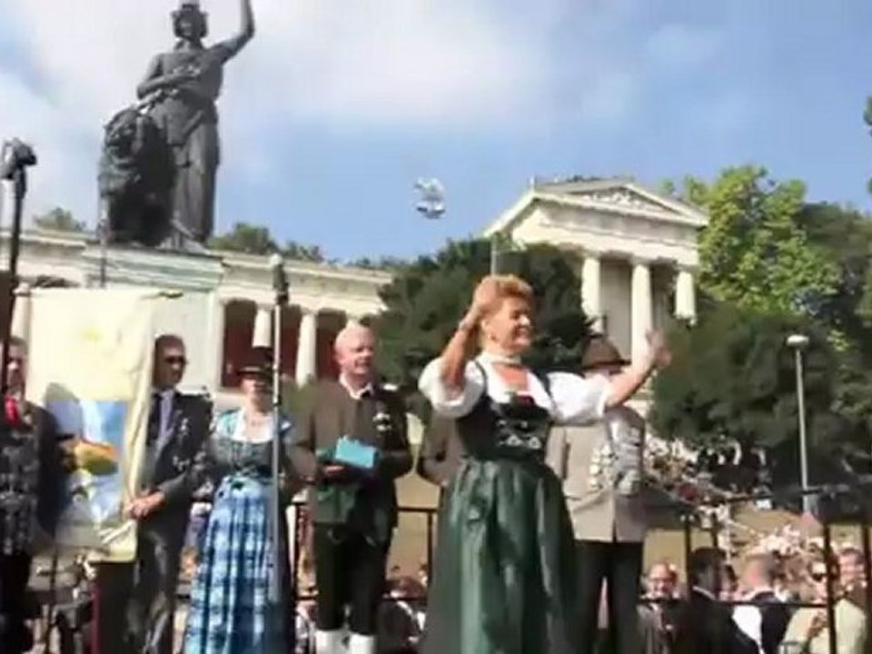 Oktoberfest 2011: Böllerschießen vor der Bavaria am 3.10.2011