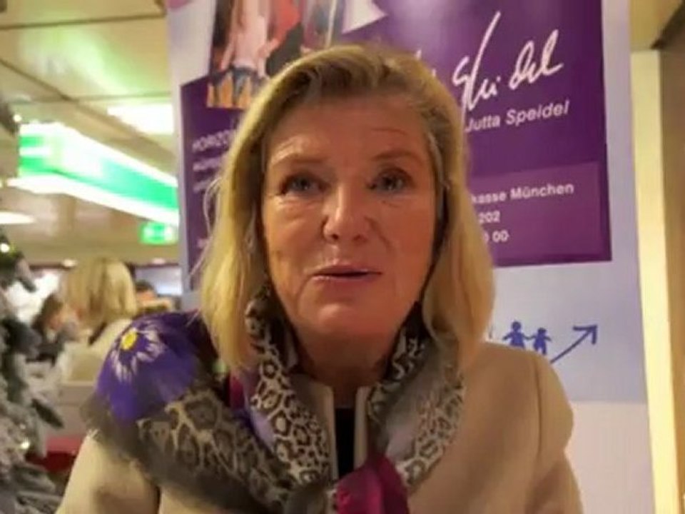 Jutta speidel signierstunde @ galeria kaufhof marienplatz für horizont e.v.