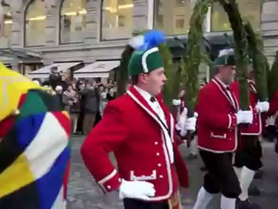 Schäfflertanz 2012 vor dem Café Luitpold, München am 04.02.2012