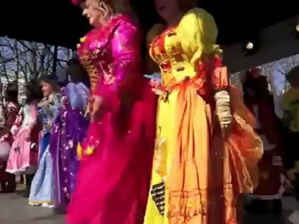 Teil1: Tanz der Marktfrauen 2012 (Viktualienmarkt München)