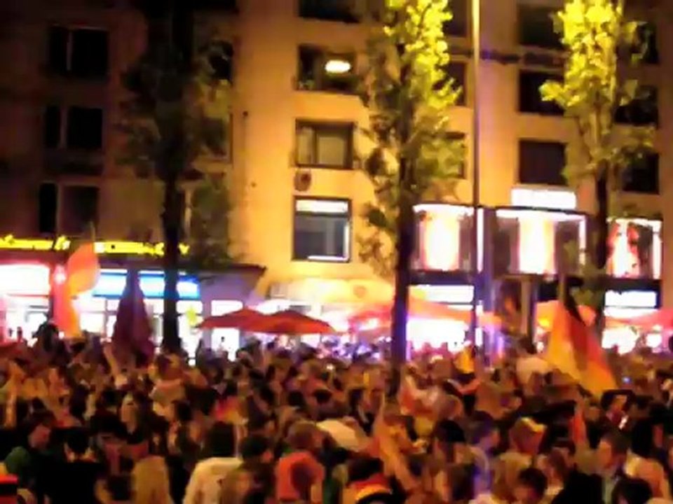 Fußball EM 2008 (Archiv):  München feierte Einzug der Nationalmannschaft ins Finale am 25.06.2008