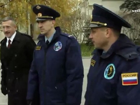 [ISS] Expedition 29 Participate in Traditional Ceremonies at Red Square, Moscow
