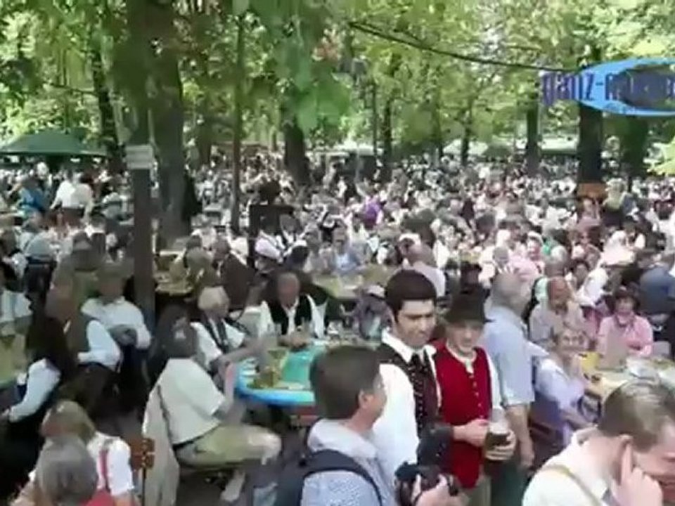 Maibaum 2012 München Aufstellung @ Augustiner Keller