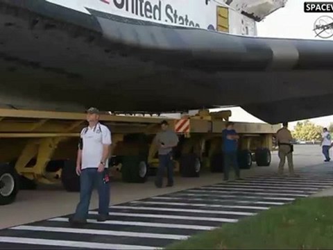[STS-134] Endeavour Rolls to VAB
