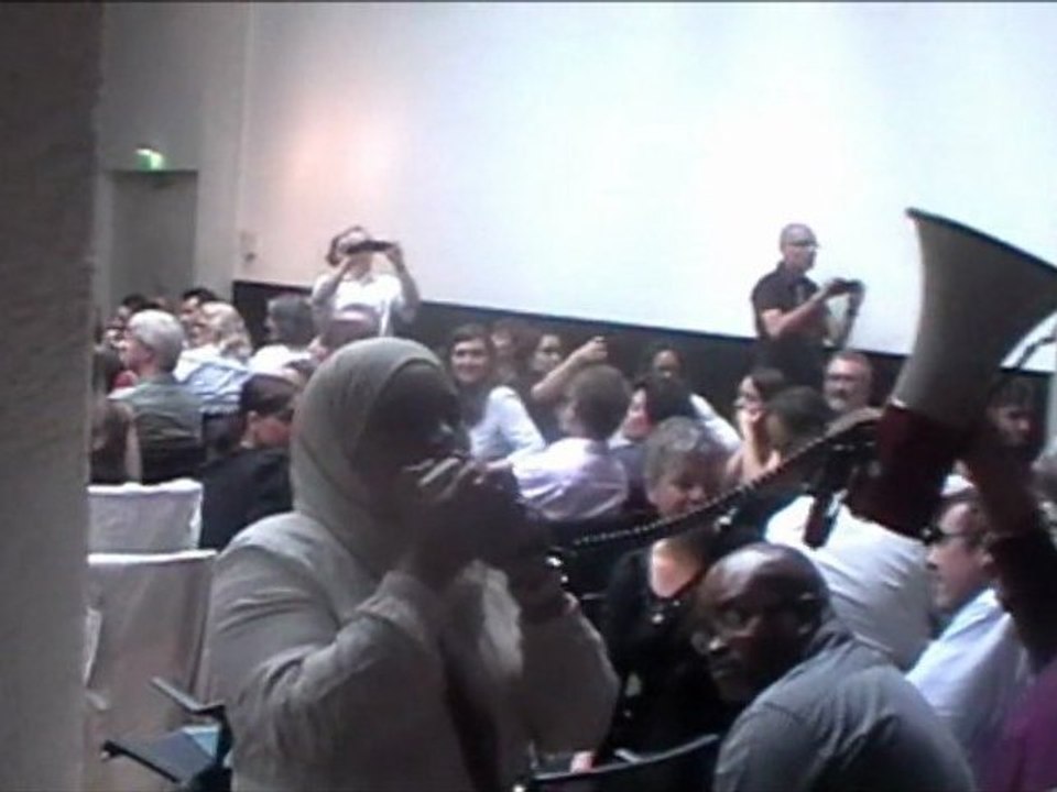 Colloque  sur le "logement d'insertion", Cécile Duflot fuit les mal-logés