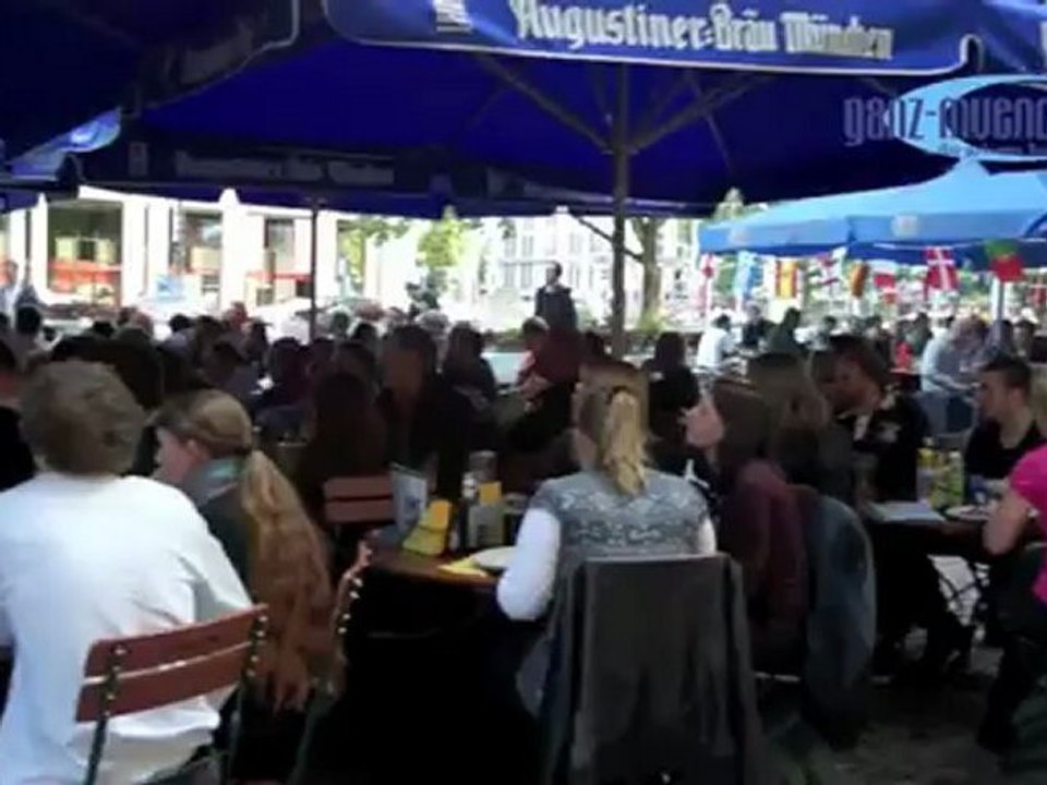 Fußball EM 2012 Tag 4 - England Fans Public Viewing im Kennedy's, München