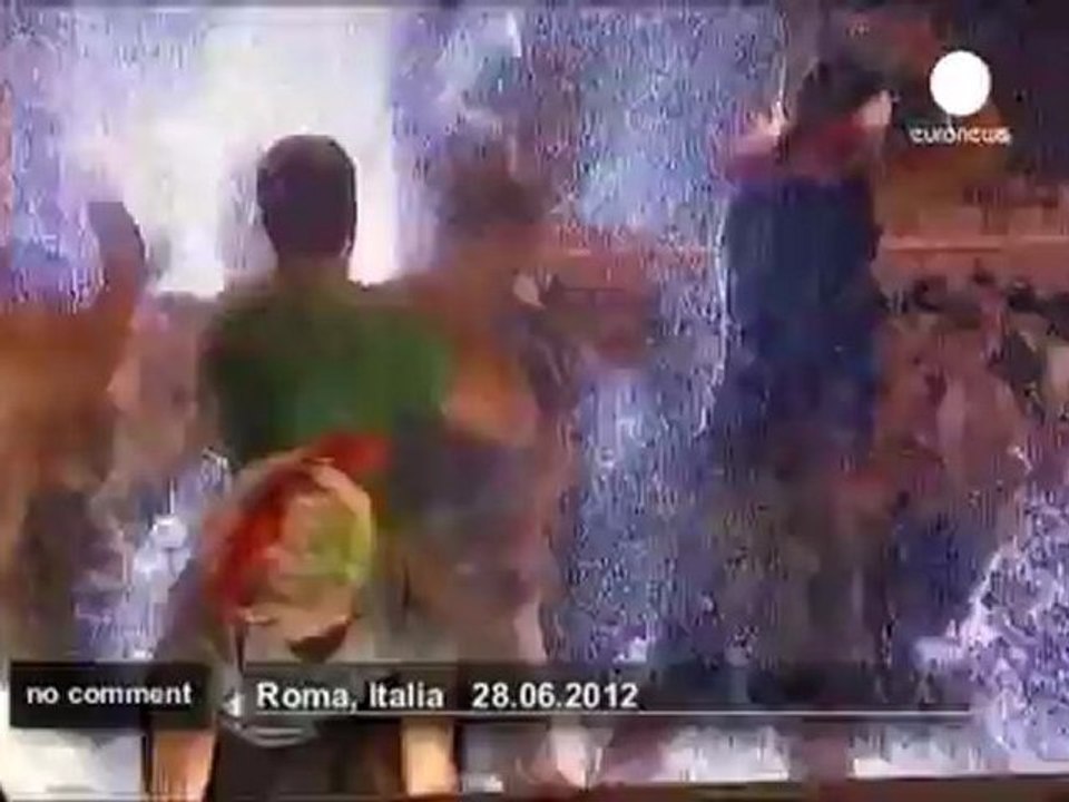 Italian fans rejoice in Rome - no comment