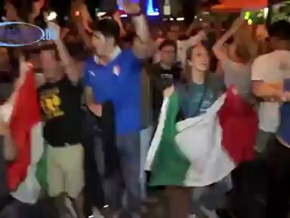 EM 2012 - Italiener feiern @ Leopoldstraße den Sieg gegen England