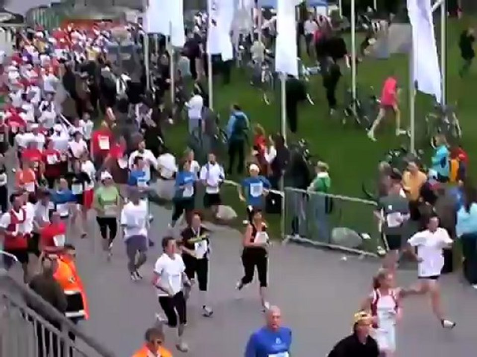 b2run 2008 - der maxi-Firmenlauf im Olympiapark München (Archiv)