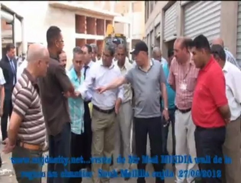 الوالي محمد مهيدية في زيارة  ورش بناء سوق مليلية  بوجدة ، والذي التهمته النيران  خلال رمضان الماضي